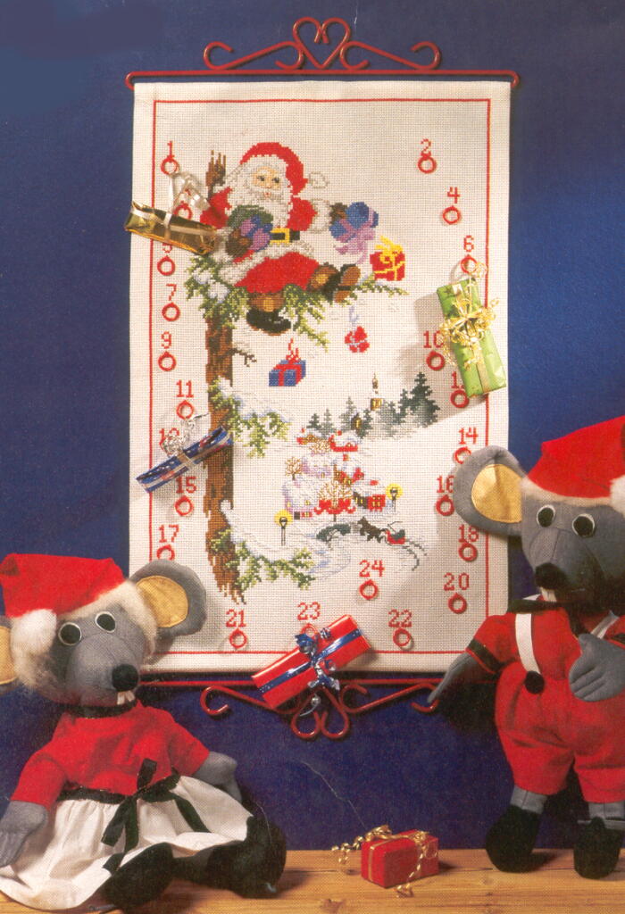 画像1: クリスマスカレンダー・木の上のサンタ